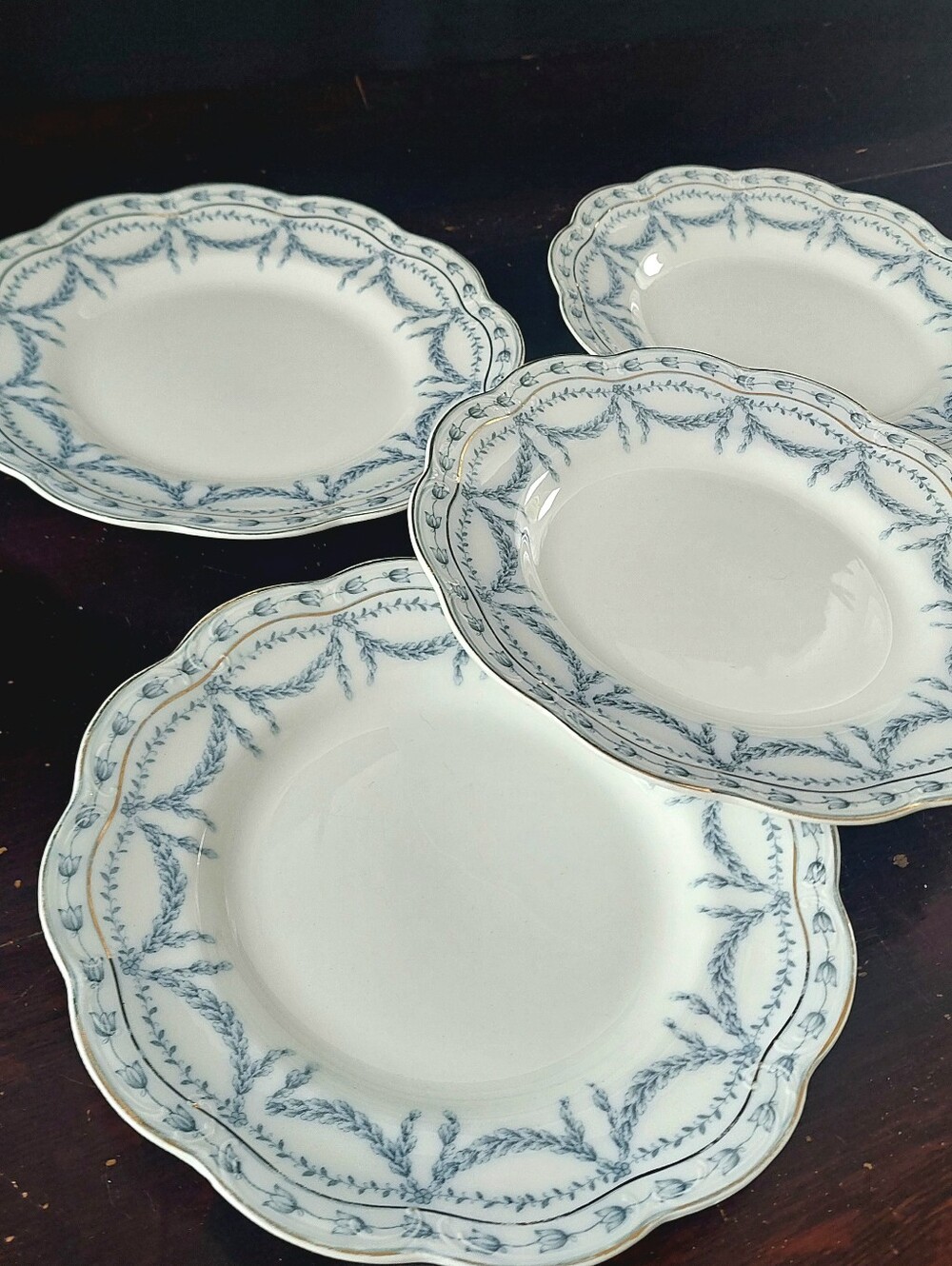Set of 4 Johnson Brothers Sanoma Blue Ironstone 10" Scalloped Dinner Plates